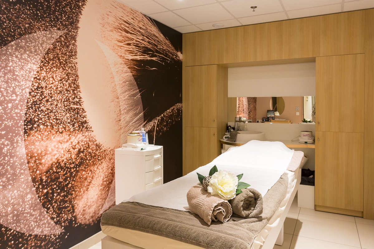 Pose de verni _Institut de Beauté" Une heure pour soi " à Pontivy _ © Fanch Galivel