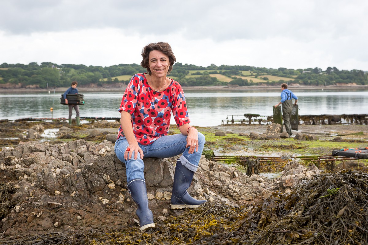 Charlotte Corporeau, chercheuse à l'Ifremer. Pointe du château à Logonna-Daoulas. © Fanch Galivel