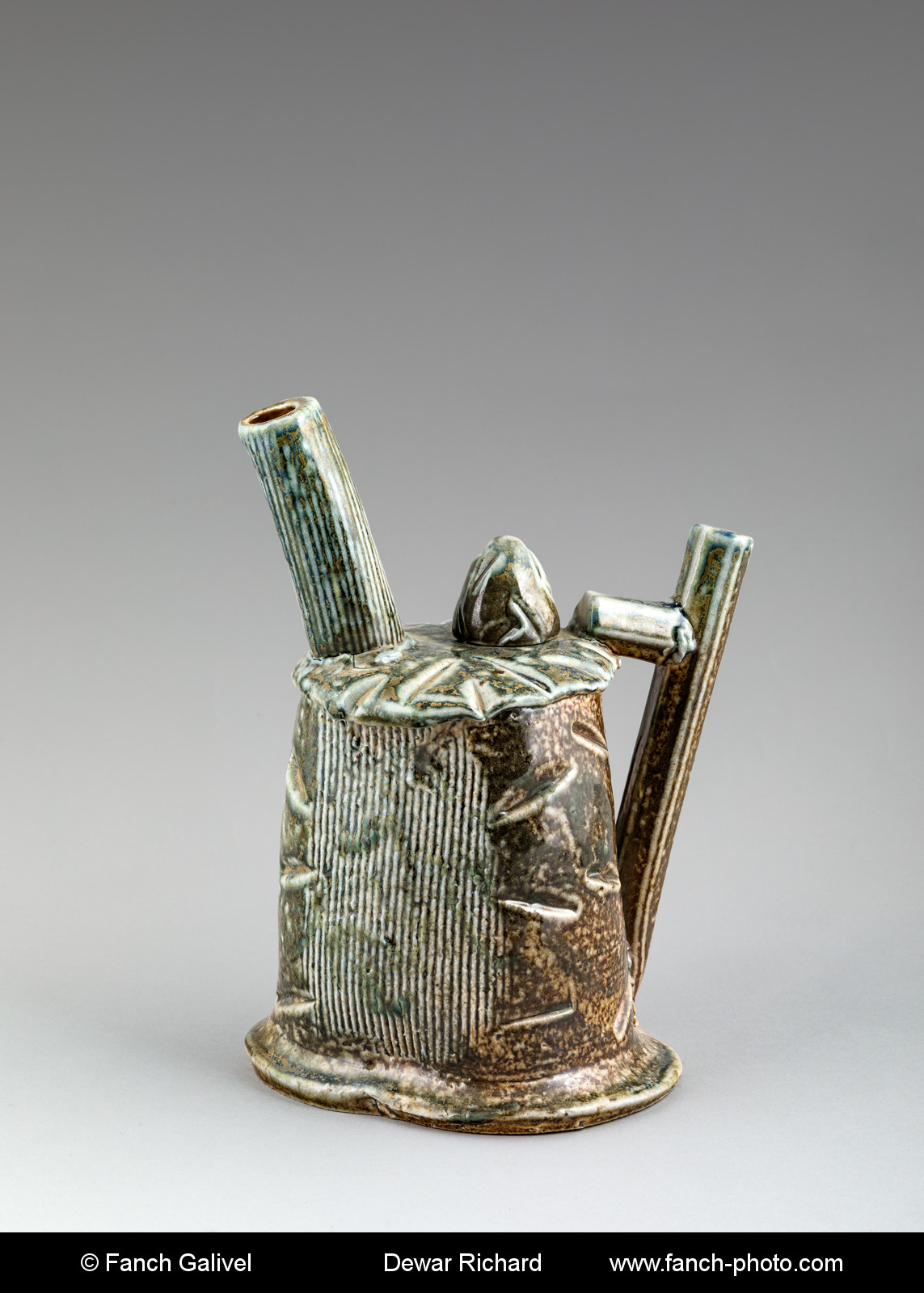 Théière en céramique réalisées par Richard Deward