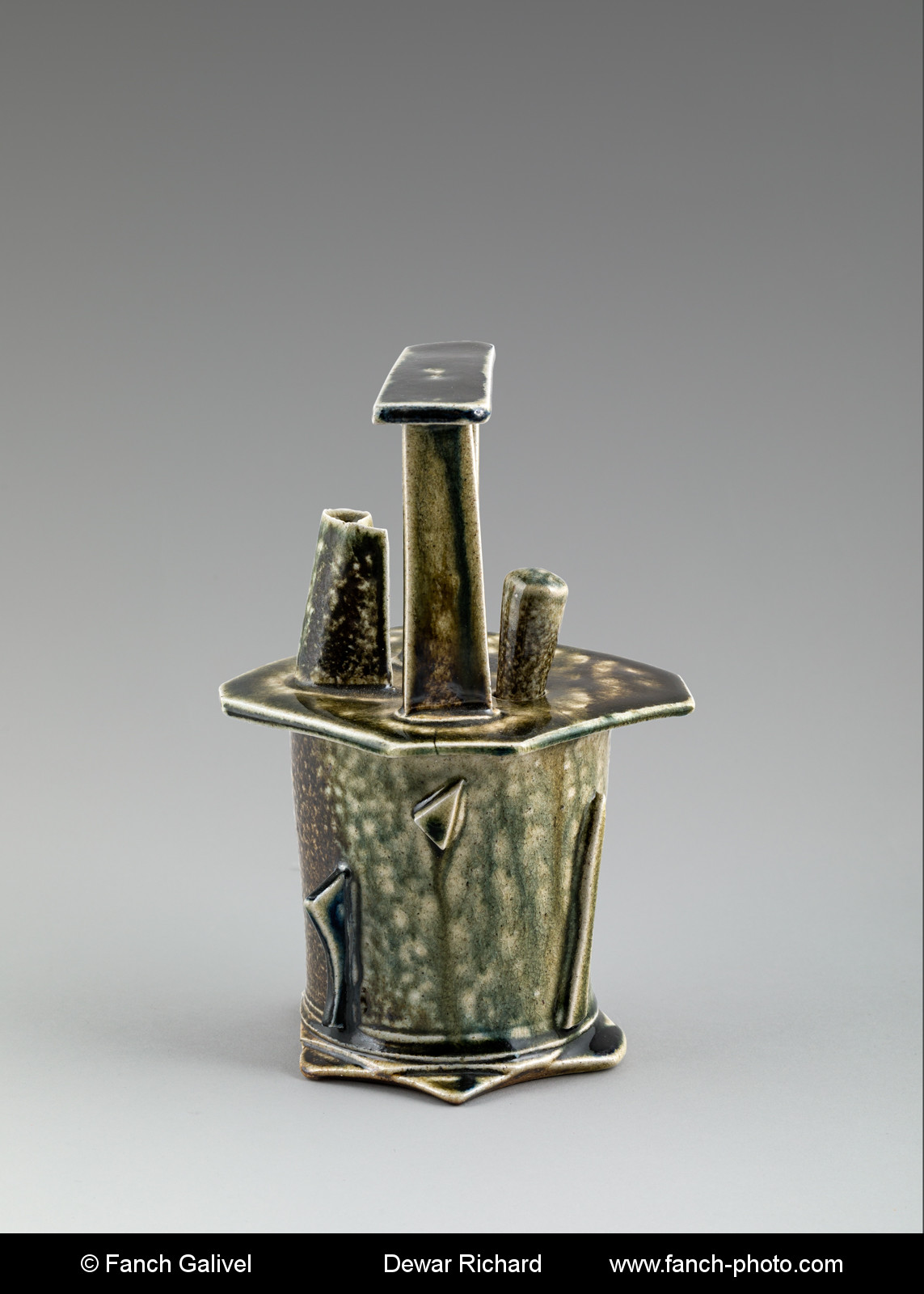 Théière en céramique réalisées par Richard Deward