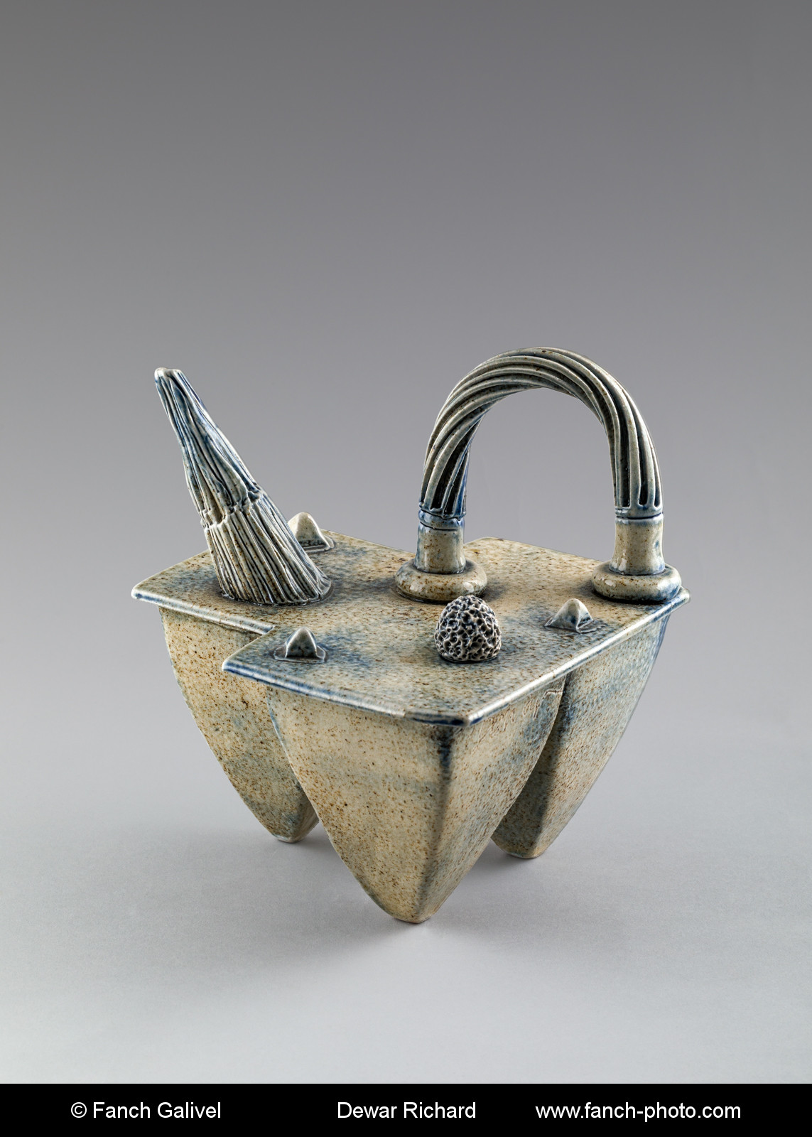 Théière en céramique réalisées par Richard Deward