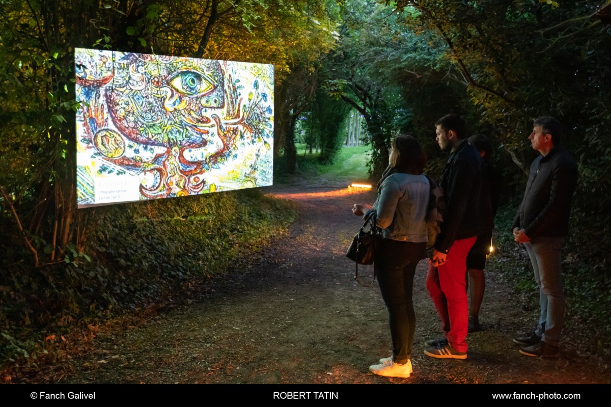 50 ans du Musée Robert Tatin à Cossé-le-Vivien. Scénographie de l'agence MTW lors de la nuit des Musées.