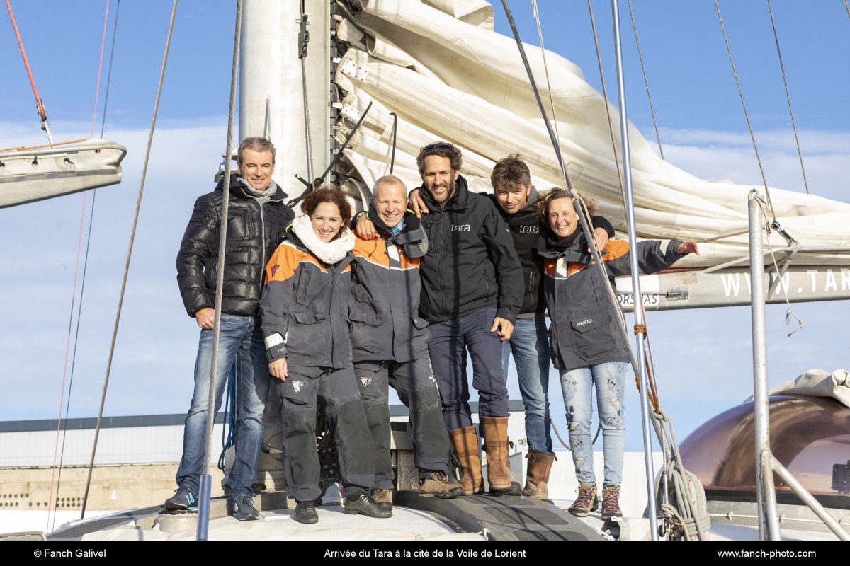 Equipage du bateau scientifique le Tara lors de son retour à Lorient le 23 novembre 2019