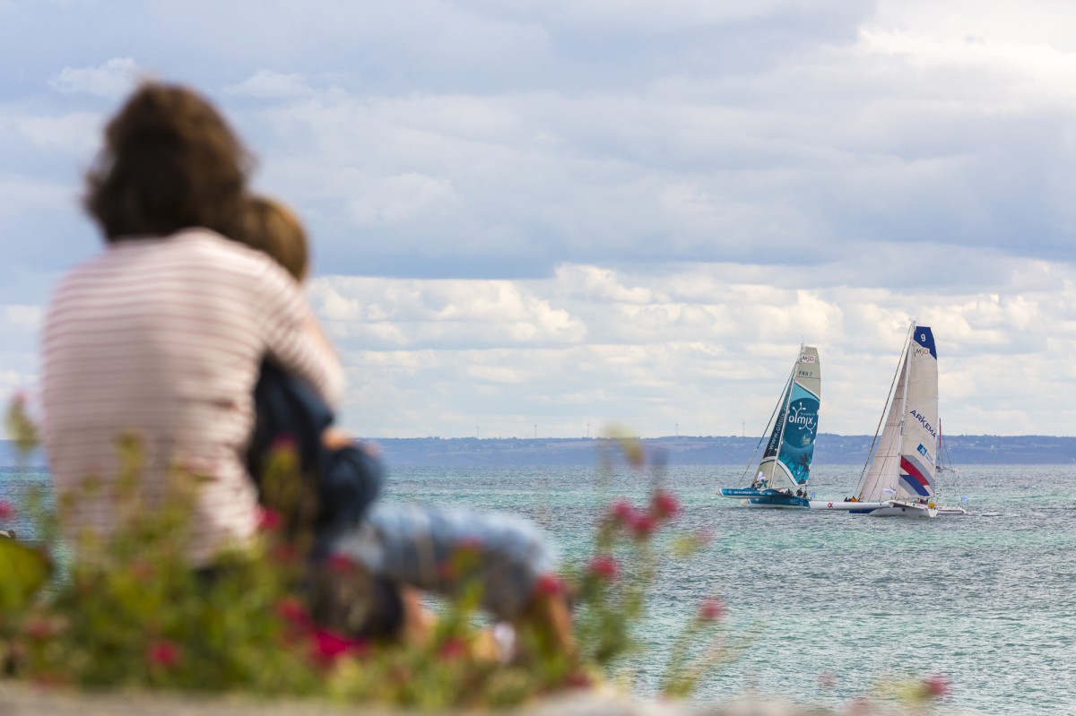 Spectateur sur le port de Saint-Quay Portrieux _Trophée Multi 50 "Prince de Bretagne" 2015.