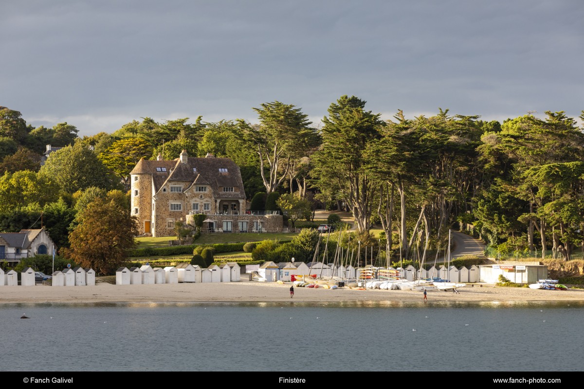 La plage de Port-Manech à Névez dans le Finistère***Port-Manech beach in Névez in Finistère