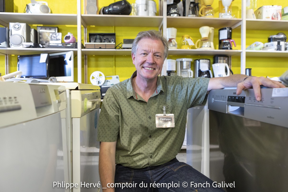 Phlippe Hervé, responsable magasin au comptoir du réemploi.
