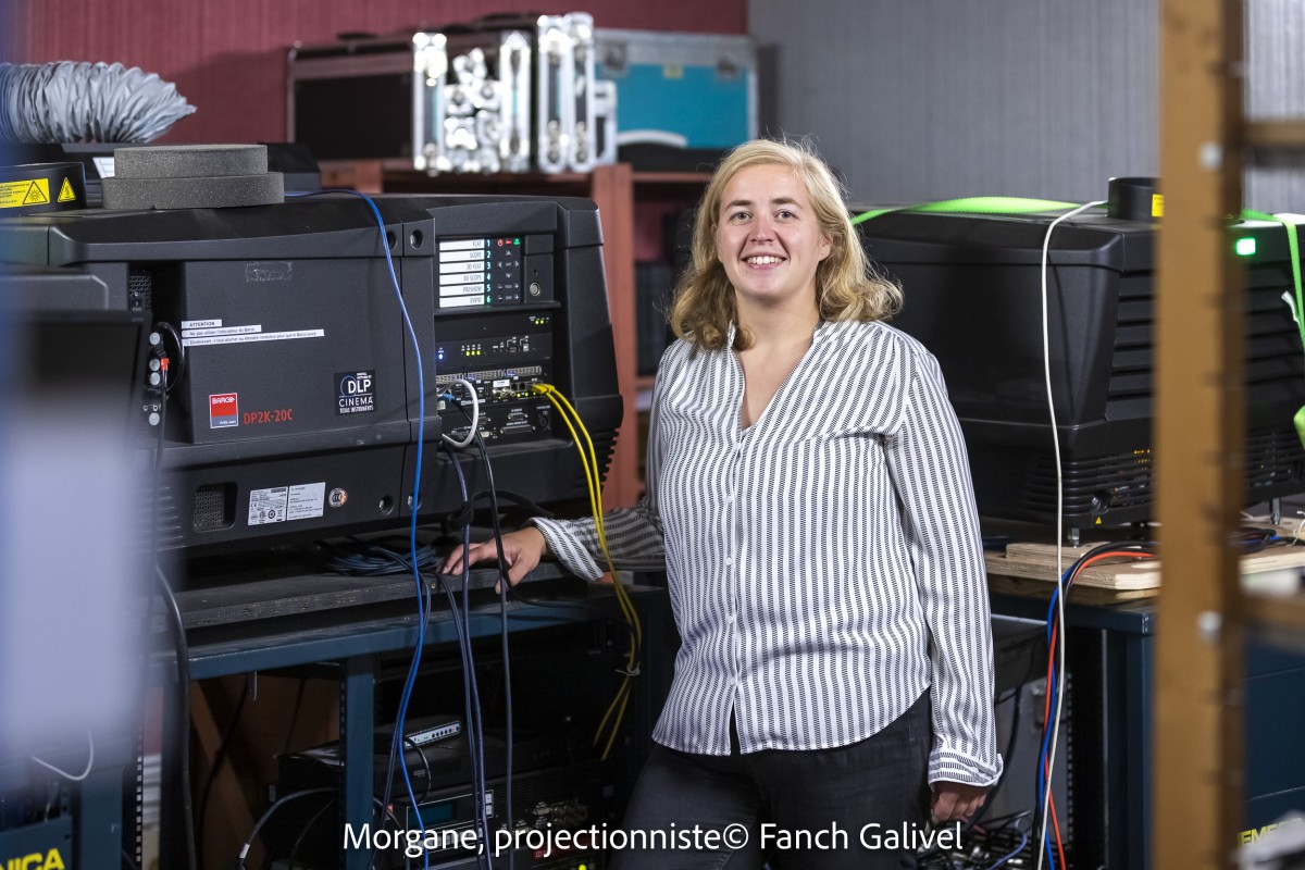 Morgane, projectionniste itinérante de cinéma en plein air_Cin'étoiles à Elven