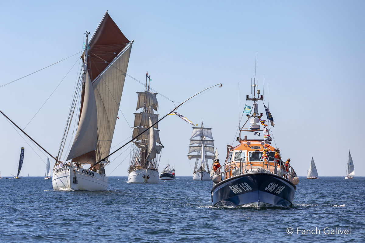 Parade de bateaux dans la rade de Lorient _ Lorient Océans 2022