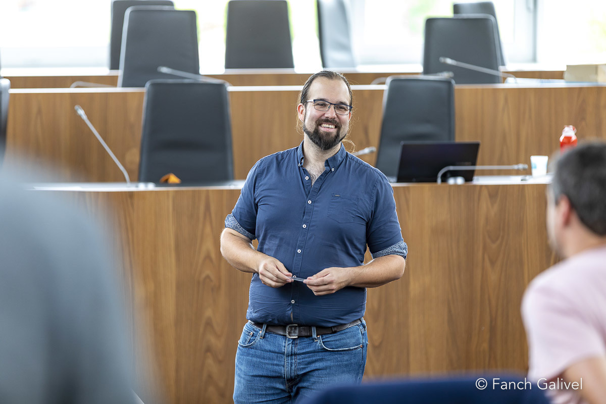 Guirec Le Bris lors d'une réunion de réseau Rénov Habitat Bretagne à Dinan. Conseillers spécialisés sur les solutions techniques