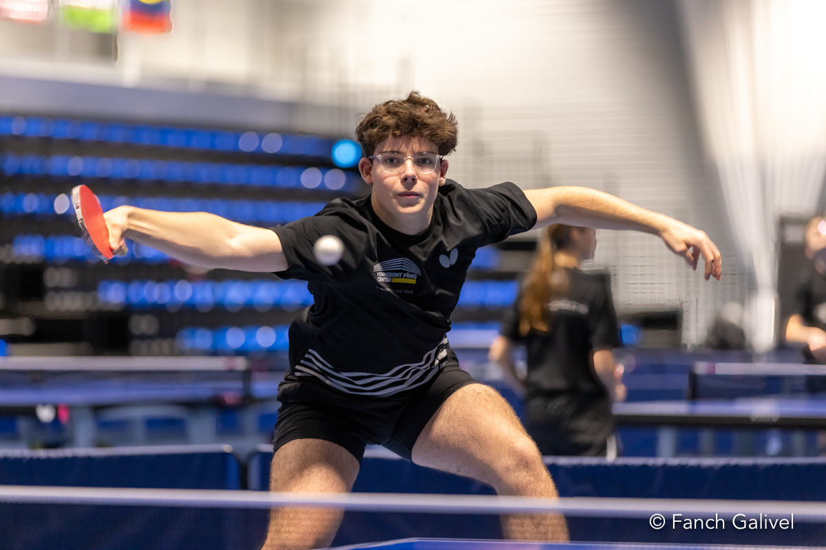 Entrainement des jeunes au Ping-Center d'Hennebont