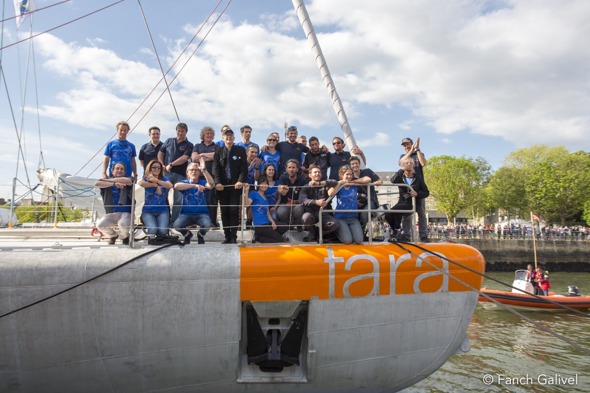 L'équipe du Tara, quelques minutes avant le départ. 28 Mai 2016, Port de Lorient.