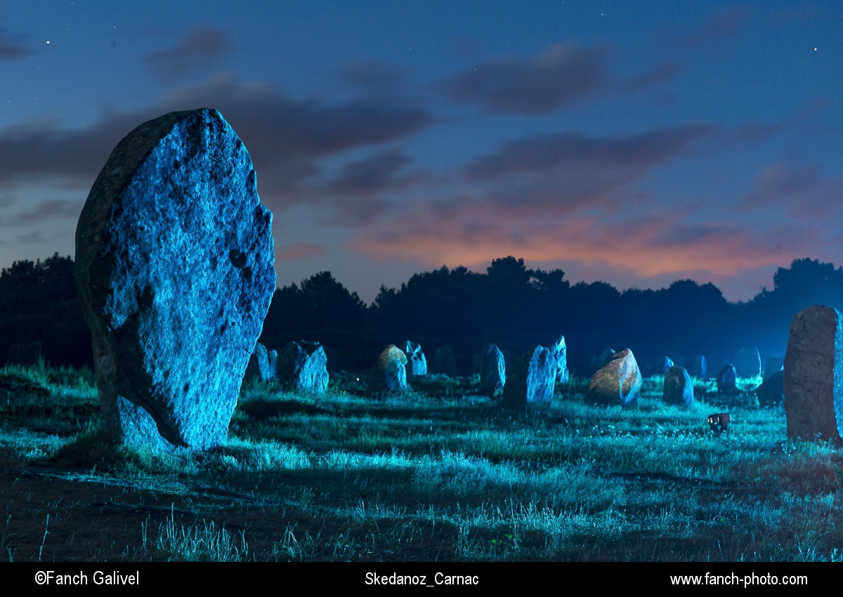 le spectacle son et lumière "Skedanoz" dans les alignements du Menec à Carnac