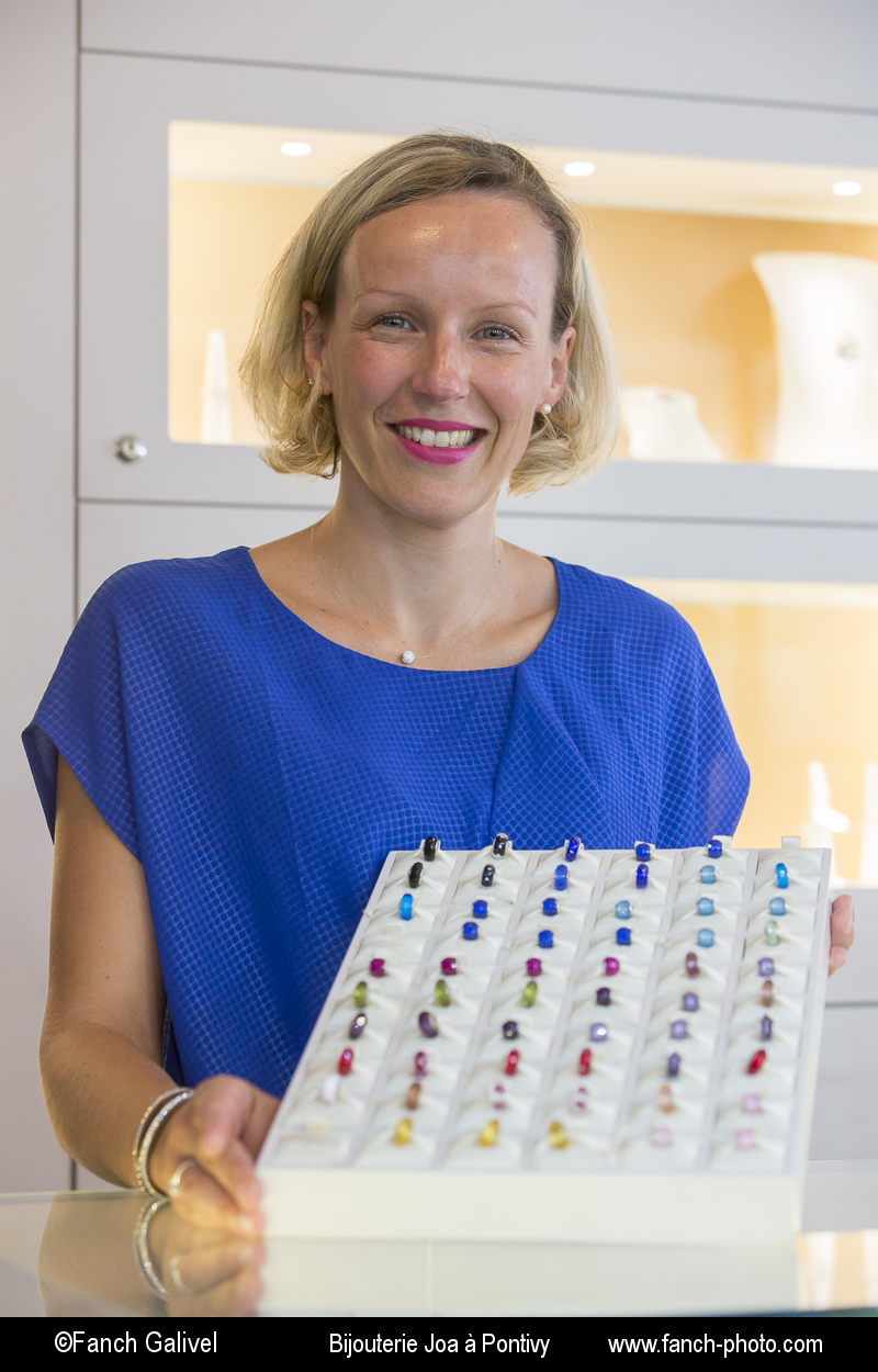 Christelle Massines, directrice de la bijouterie et horlogerie Joa à Pontivy