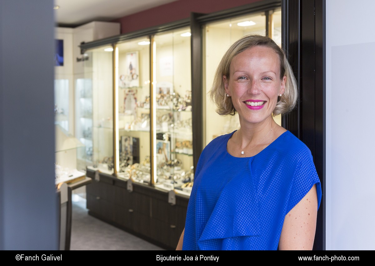Christelle Massines, directrice de la bijouterie et horlogerie Joa à Pontivy