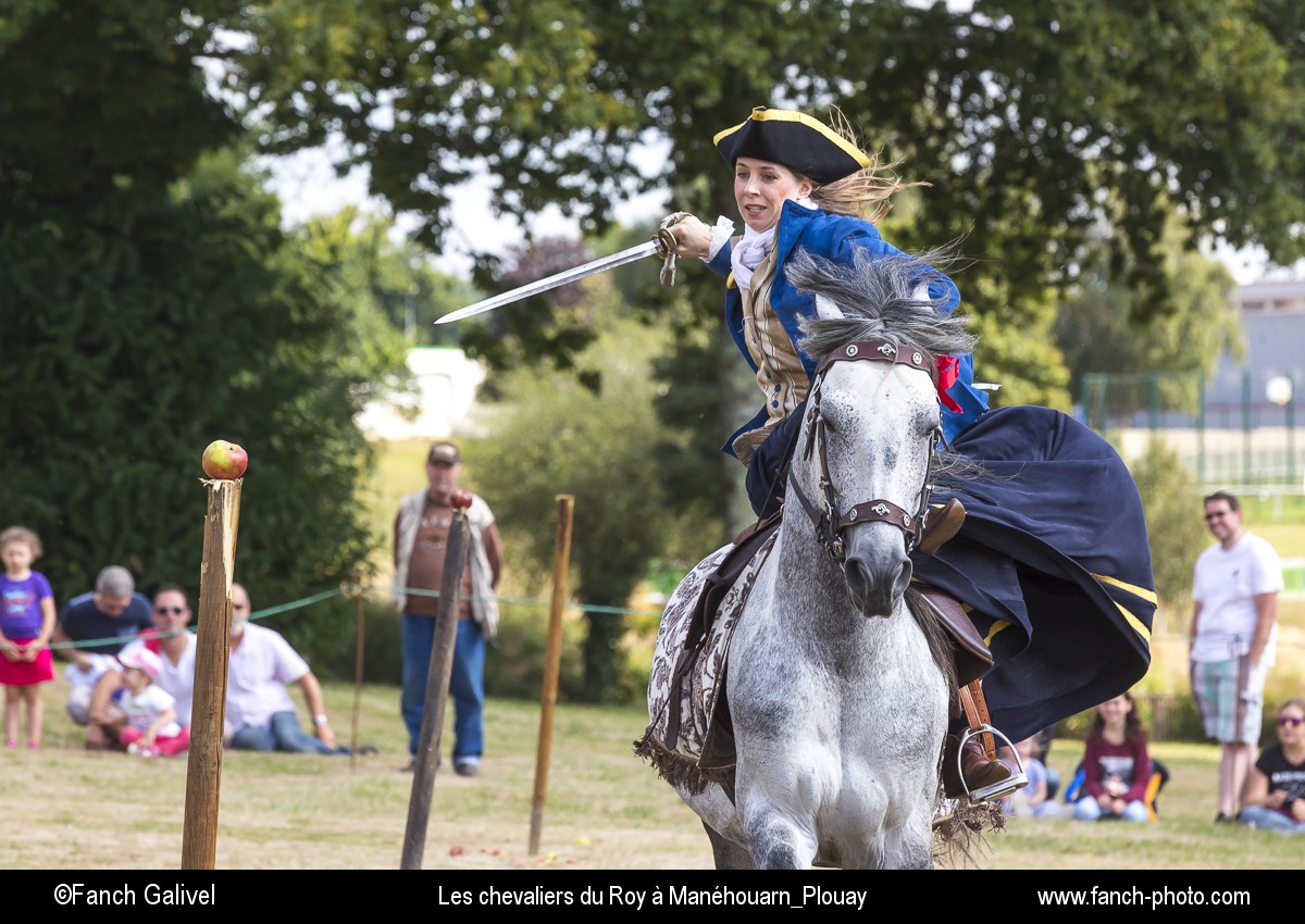 Reconstitution historique avec les chevaliers du Roy au domaine de Manéhouarn à Plouay.