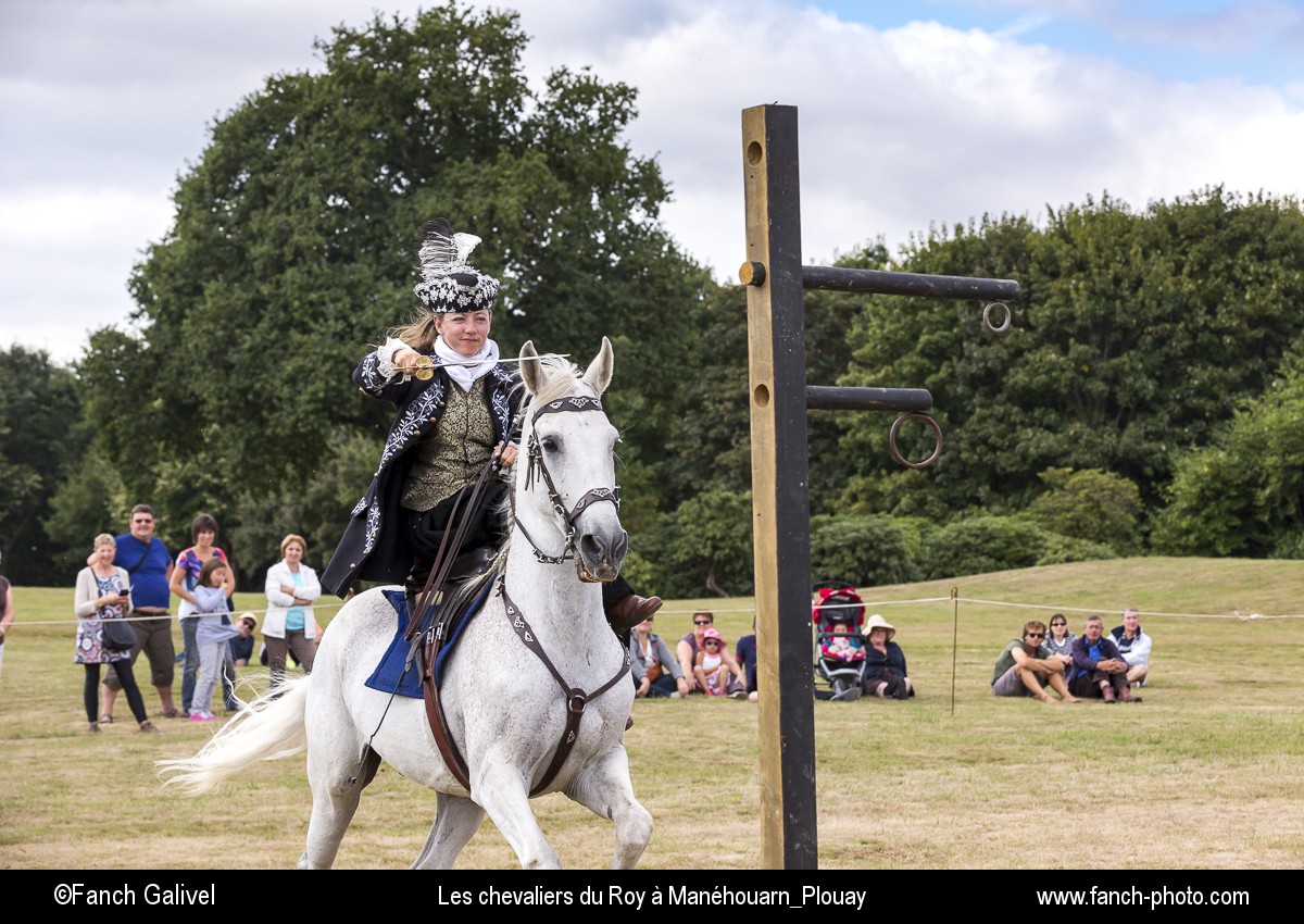 Reconstitution historique avec les chevaliers du Roy au domaine de Manéhouarn à Plouay.