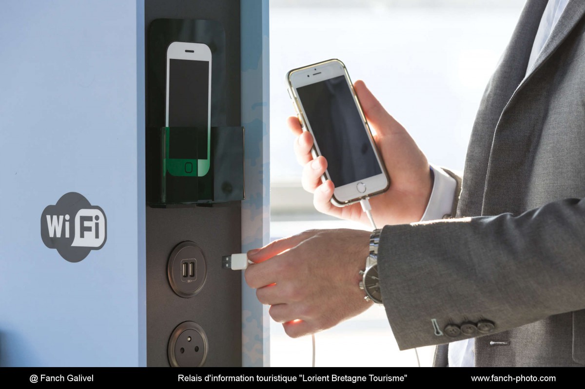 Relais d'information touristique "Lorient Bretagne Tourisme". Gare maritime ( embarquement pour Groix ) . Lorient