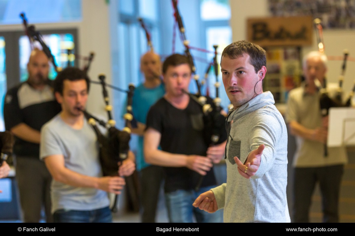 Le Bagad d'Hennebont durant une répétition.
