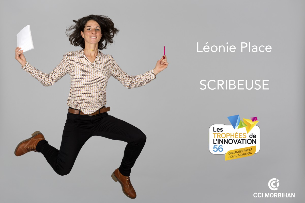 Scribeuse - Léonie Place
