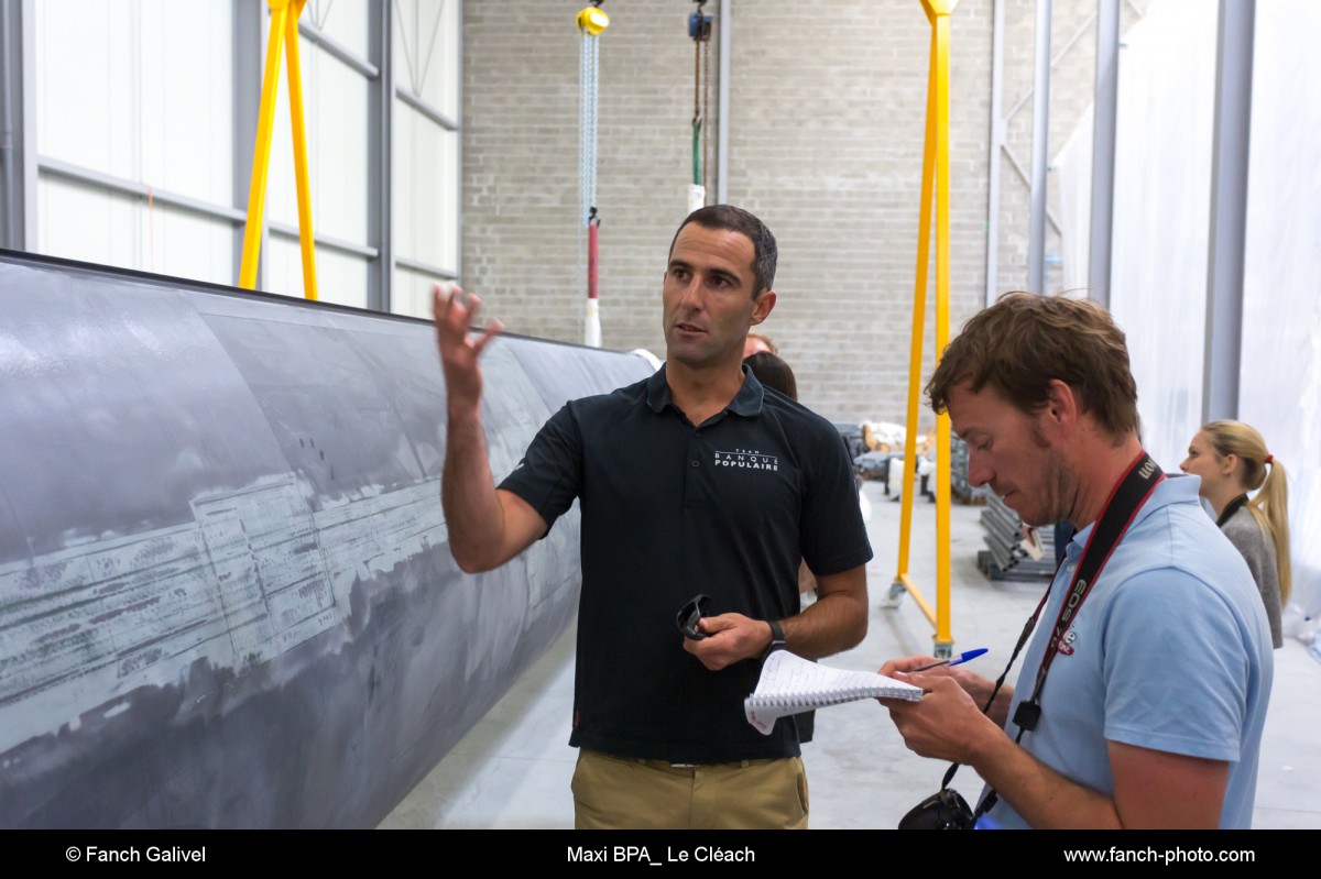 visite du chantier du maxi solo banque Populaire IX avec Armel Le Cléach _ chantier CDK de Lorient