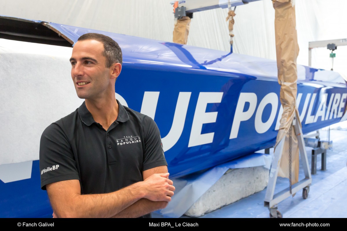 visite du chantier du maxi solo banque Populaire IX avec Armel Le Cléach _ chantier CDK de Lorient