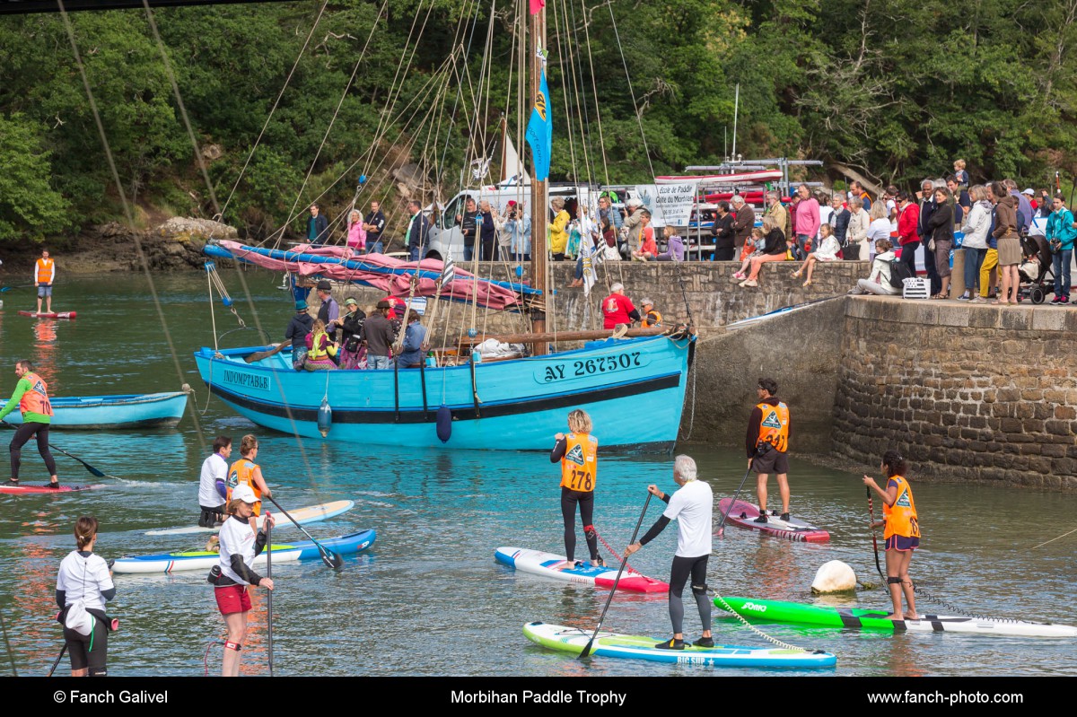 Départ de la grande parade depuis le port du Bono _ Morbihan paddle Trophy 2017