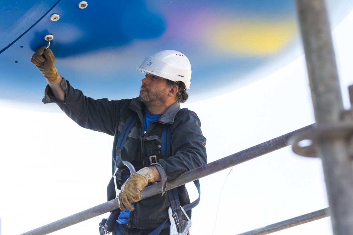 Fixation du bulbe sur l' Hydrolienne Sabella D10_Port de commerce de Brest.