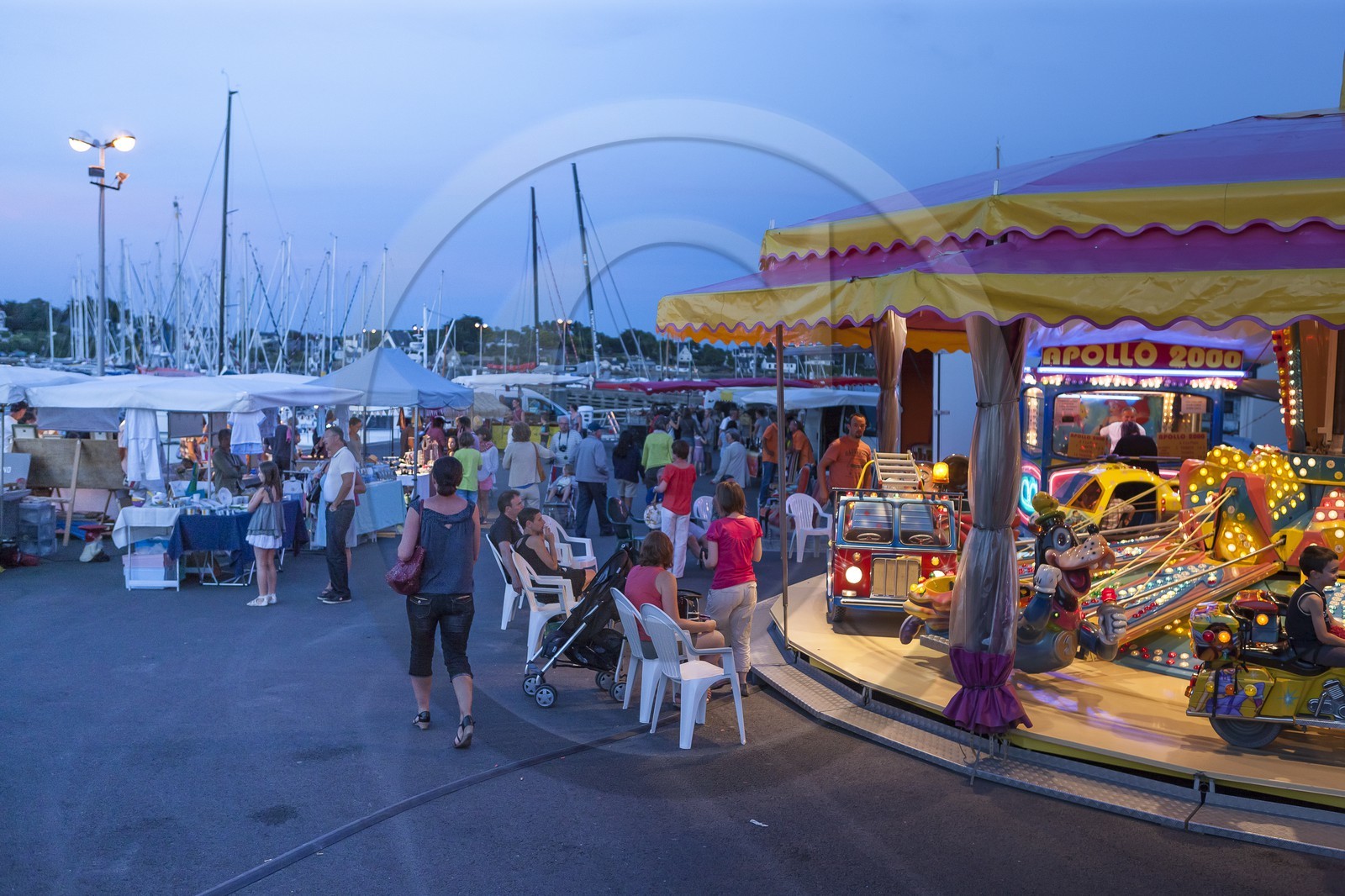 Marche sur le port de la Trinite sur mer