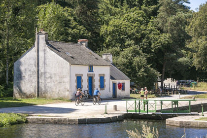 L'écluse de Minazen le long du Blavet. Languidic