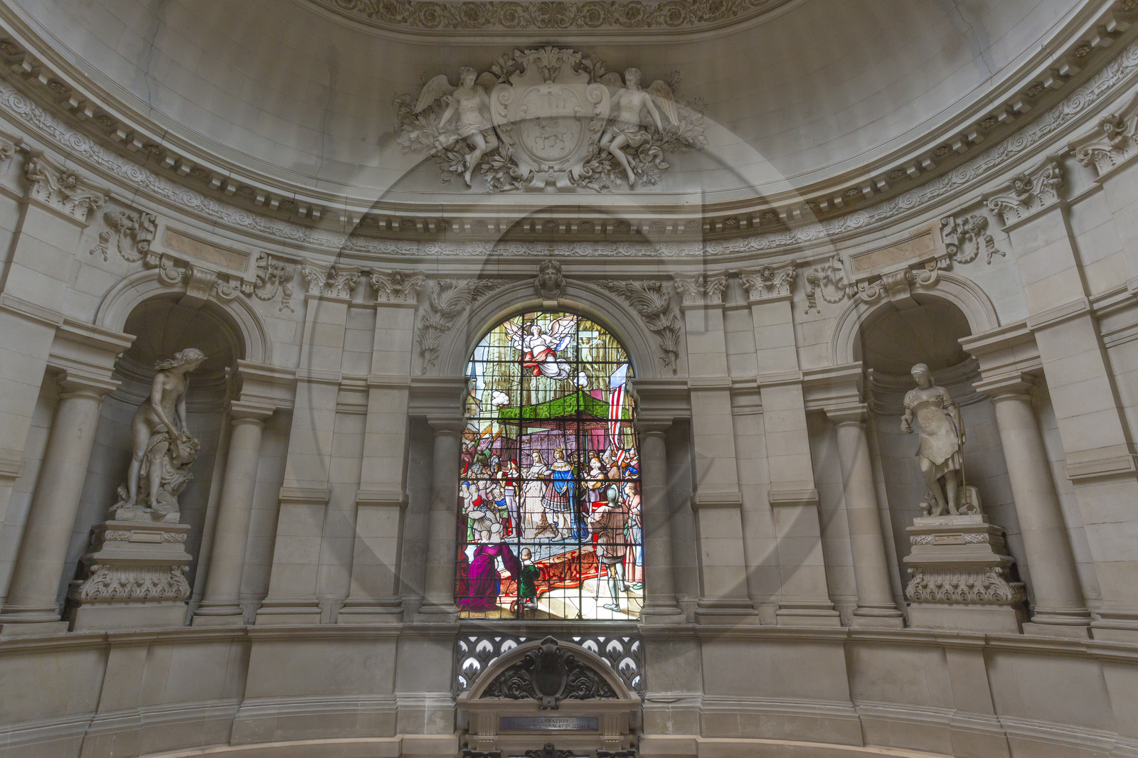 vitrail de Charles Champigneulle représentant le mariage d’Anne de Bretagne