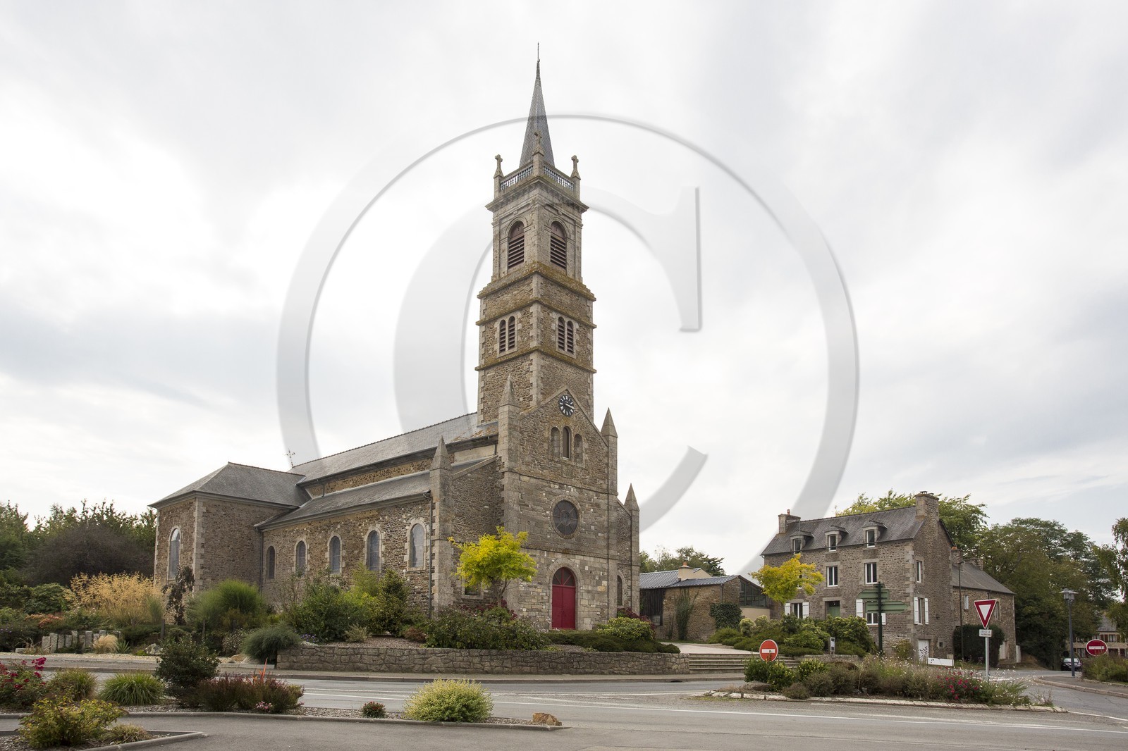 Eglise Saint-Jacques le Mineur .Languenan