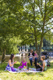 Pique-nique en famille sur les rives du Blavet ( 56 )