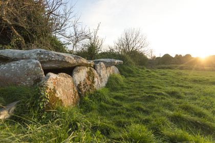 L'allée couverte de Kerguntuil à Trégastel.