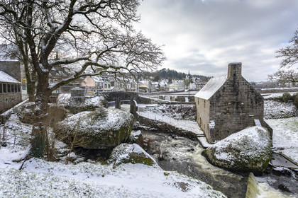 Le bourg de Huelgoat sous la neige