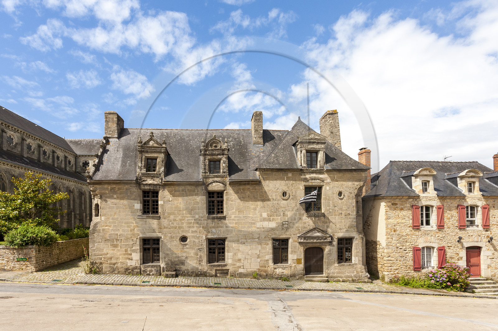 Pont-Scorff_Place de la maison des princes