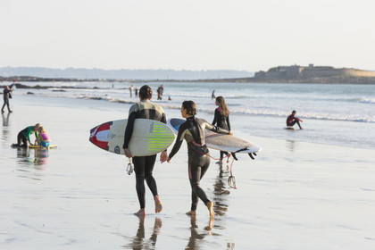 Surf sur la plages du Loch à Guidel