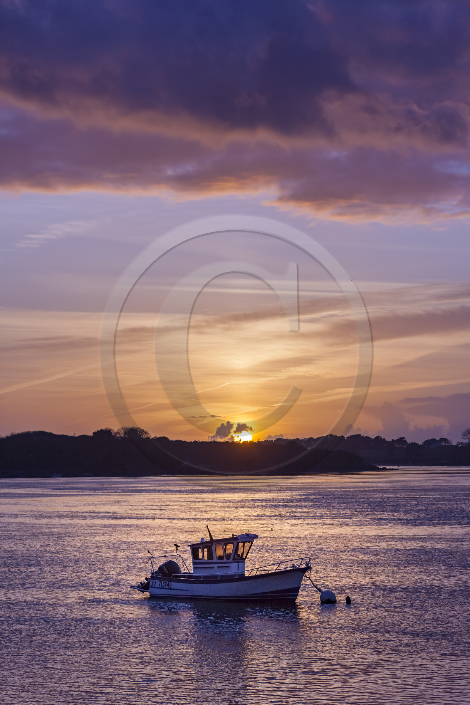 bateau sur la ria d'Etel au coucher du soleil _ Belz