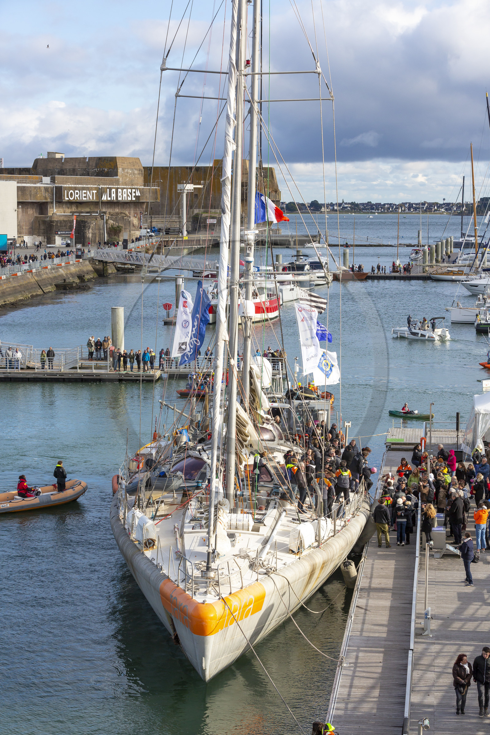 Lorient le 27 Octobre 2018 _ Arrivée du Tara à la Base de sous-marins de Lorient.