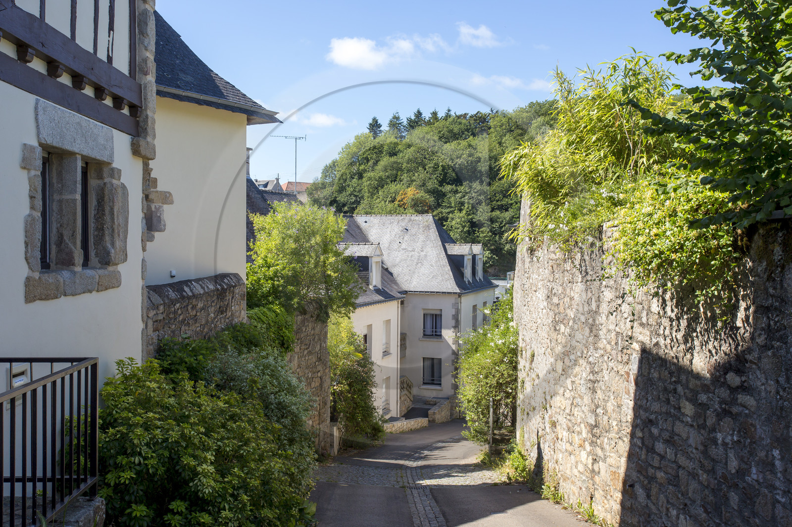 Ruelle le long des remparts d'Hennebont