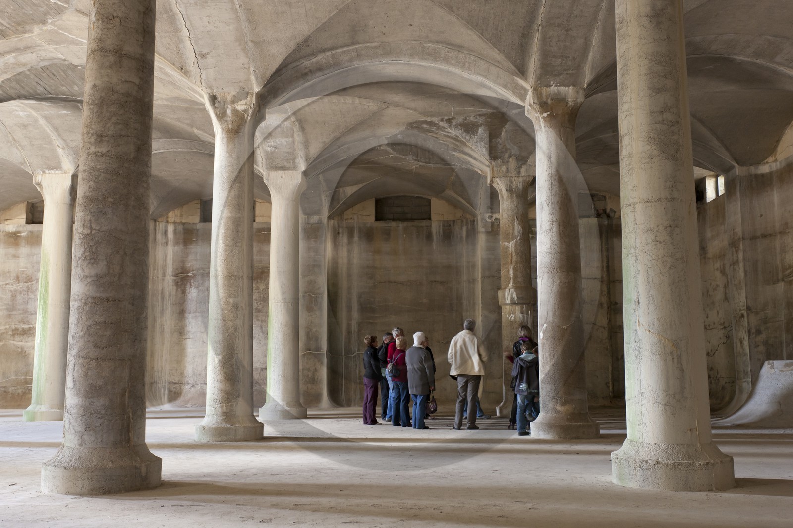 La réserve d' eau à été construite en 1875 afin de stocker l' eau utilisée dans l' arsenal par la compagnie des Indes _ Lorient