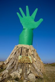La main verte est le symbole de l'importante mobilisation citoyenne de 1975 qui mis en échec le projet de construction d'une centrale nuclèaire à Erdeven_Morbihan