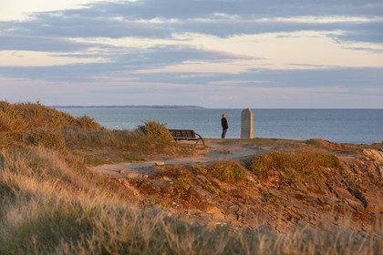 Stèle aux émigrés entre Légenèse et Ty Bihan