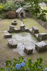 La fontaine et le lavoir du Queric _ La Trinite sur mer
