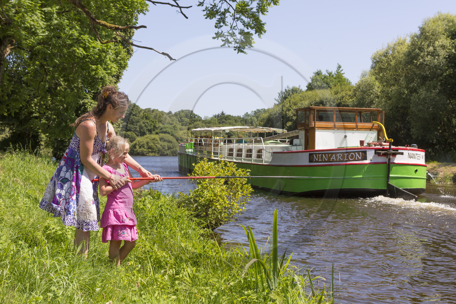 Pêche loisir en famille dans le Blavet_ écluse de Minazen à Languidic