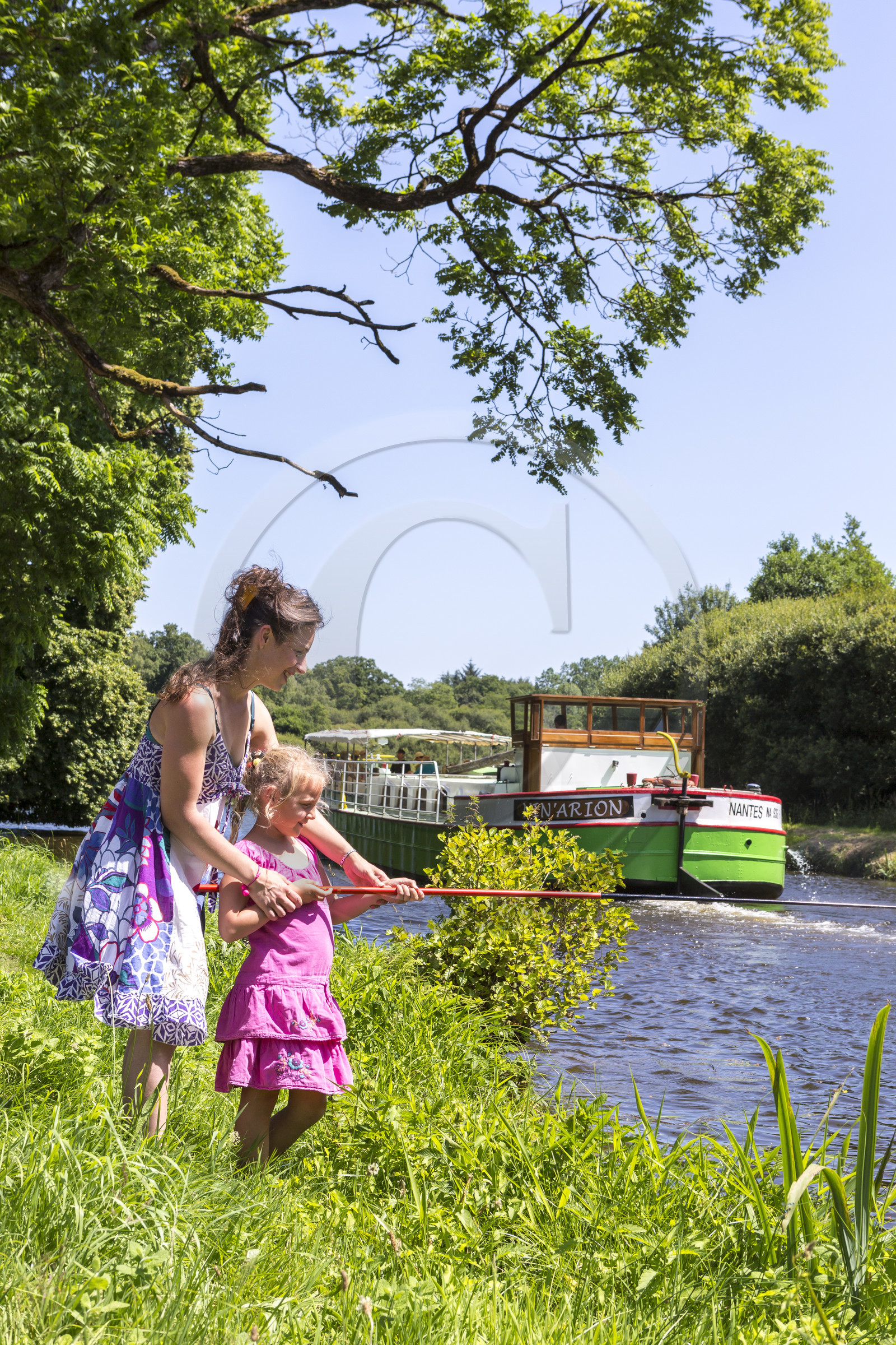 Pêche loisir en famille dans le Blavet_ écluse de Minazen à Languidic