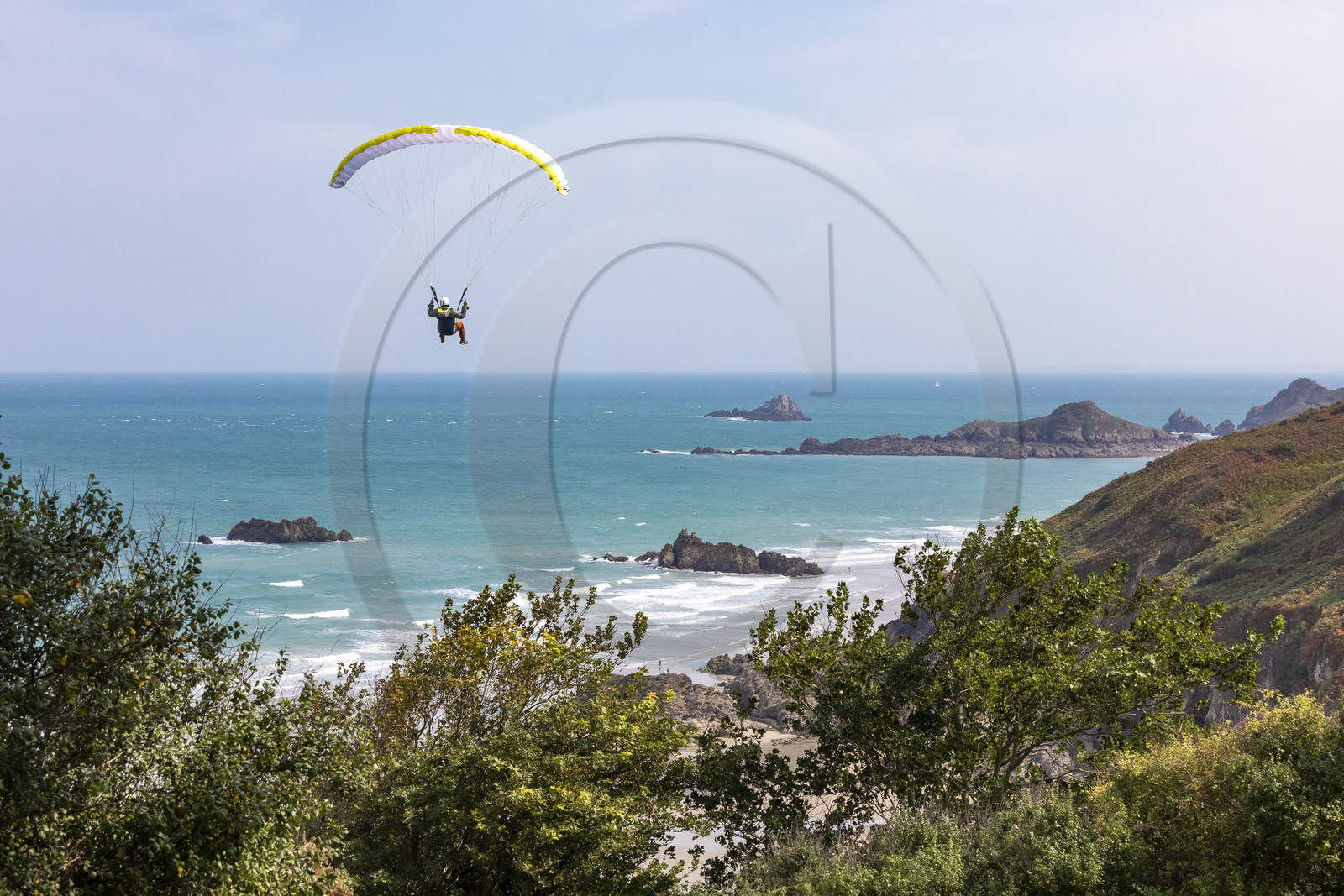 Parapente le long des falaises de Plouha