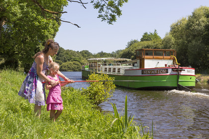 Pêche loisir en famille dans le Blavet_ écluse de Minazen à Languidic