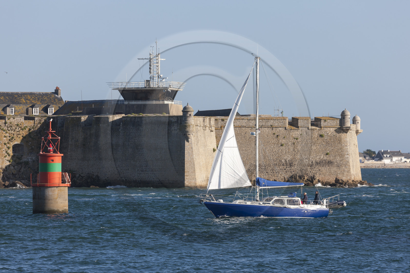 Rade de Lorient. Vue sur Port-Louis depuis Larmor-Plage.