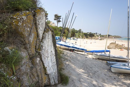 Le Saint Awawa sur la plage du Rougeret à Saint-Jacut de la Mer ( 22 ).