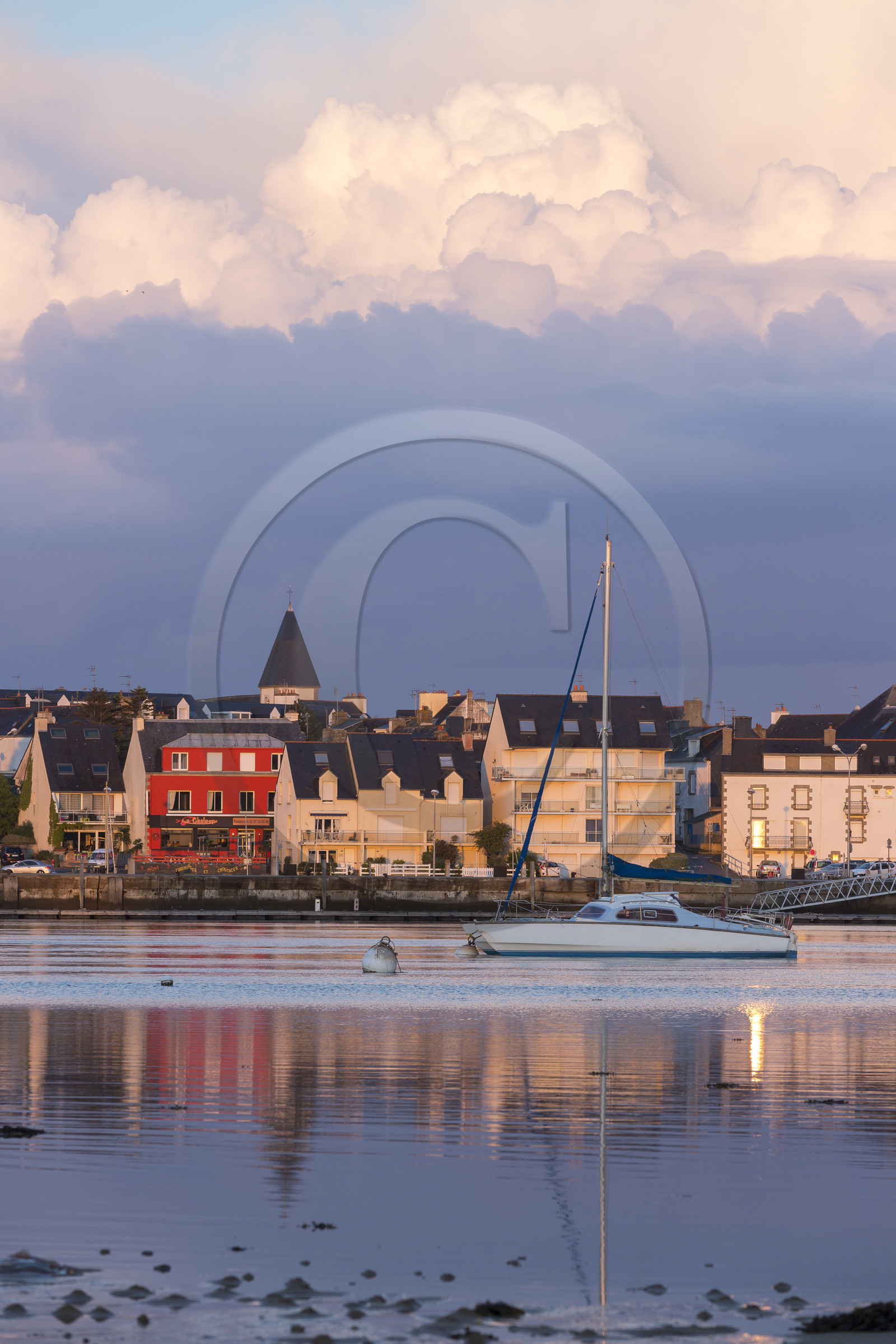 Vue du port et de la ria d'Etel depuis Plouhinec.